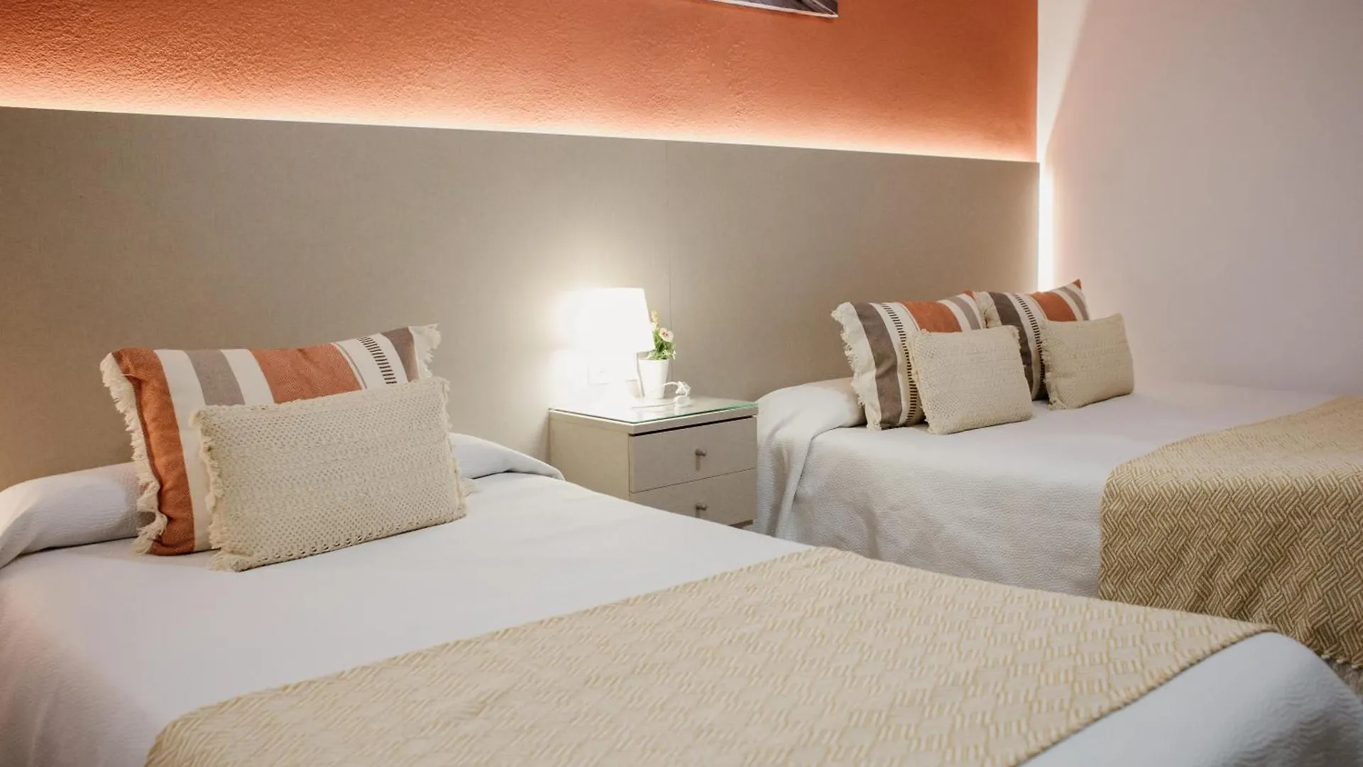 Apartamentos Turisticos Mastil 16 Málaga 2*,
